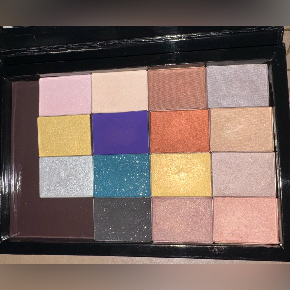 15 NARS Depotted Eyeshadows - Picture 3 of 3